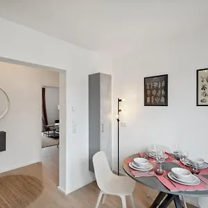 Modern And Stylish In Apartment Augsburg